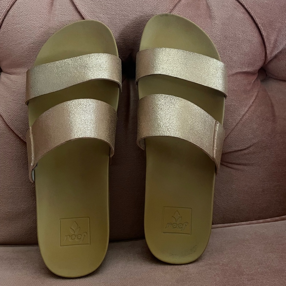 Women’s Reef sandals, size 8, rose gold color